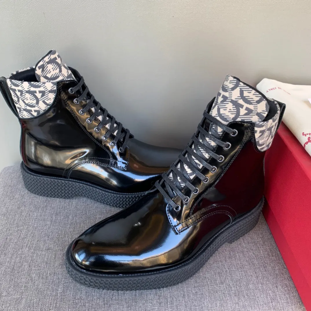 [Ferragamo] Top P: 1000💰 Number of yards: 39~44 (38.45 custom-made, non-returnable) Ferragamo winter series, original 1:1 development, casual men's short boots. Made with heavy investment, shoes and boots are made of imported cowhide + imported Ferragamo special fabric. Black cowhide lining that is not easily deformed. Wear-resistant rubber outsole, black cowhide, black open edge beads, black frosted, brown suede. Factory craftsmanship, perfect products are only prepared for you who know taste! Any comparison is welcome!